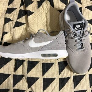 Nike Men's Light Gray and White Tavas Sneakers